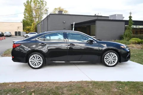 More photos of 2017 Lexus ES 350 at City of Cars, MI