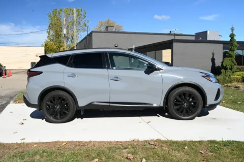 More photos of 2022 Nissan Murano SL at City of Cars, MI