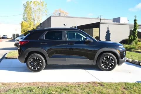 More photos of 2022 Chevrolet Trailblazer FWD LT at City of Cars, MI