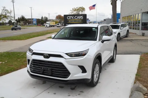 White 2025 Toyota Grand Highlander Hybrid XLE for sale in Troy, MI