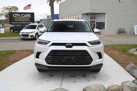 Photos of 2025 Toyota Grand Highlander Hybrid XLE for sale in Troy, MI at City of Cars