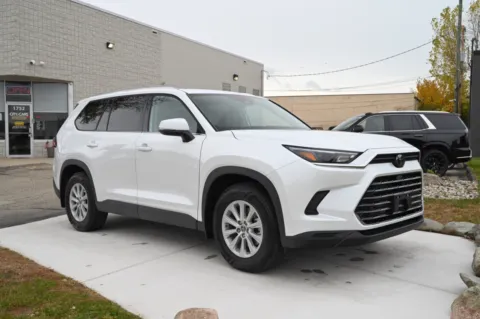 Another view of 2025 Toyota Grand Highlander Hybrid XLE for sale in Troy, MI at City of Cars