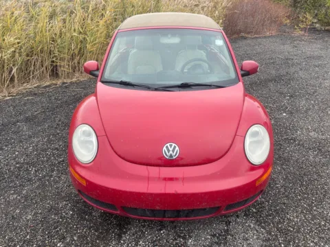 Photos of 2006 Volkswagen New Beetle 2.5 for sale in Troy, MI at City of Cars