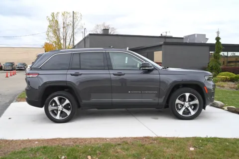More photos of 2023 Jeep Grand Cherokee Limited 4x4 at City of Cars, MI