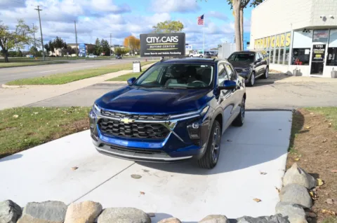 Blue 2024 Chevrolet Trax FWD LT for sale in Troy, MI