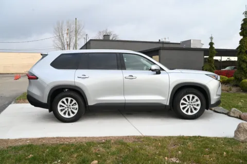 More photos of 2025 Toyota Grand Highlander Hybrid XLE at City of Cars, MI