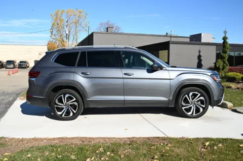 More photos of 2021 Volkswagen Atlas 3.6L V6 SEL Premium at City of Cars, MI
