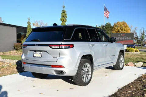 More photos of 2022 Jeep Grand Cherokee Summit 4x4 at City of Cars, MI