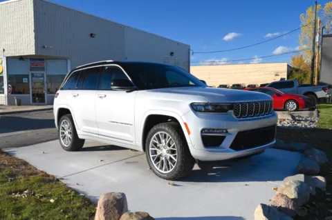 Another view of 2022 Jeep Grand Cherokee Summit 4x4 for sale in Troy, MI at City of Cars