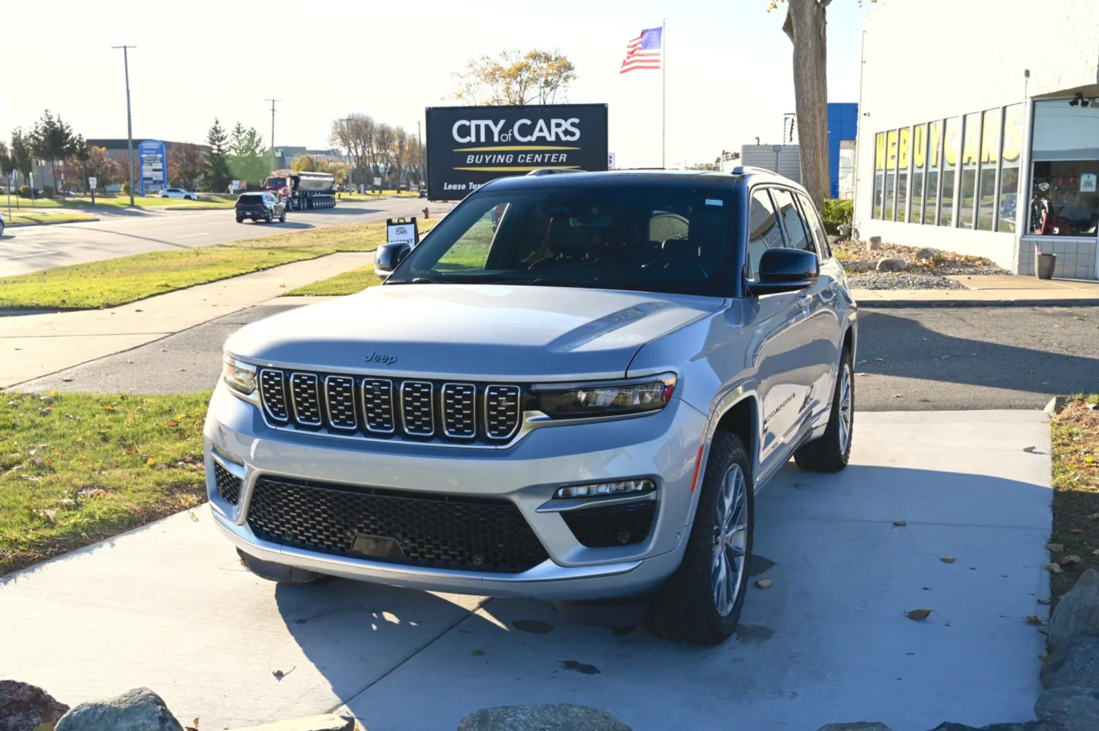 Silver 2022 Jeep Grand Cherokee Summit 4x4 for sale in Troy, MI