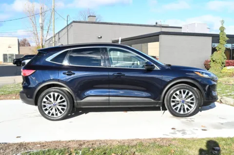 More photos of 2021 Ford Escape Titanium Hybrid at City of Cars, MI