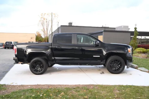 More photos of 2022 GMC Canyon 4WD Crew Cab Short Box Elevation at City of Cars, MI