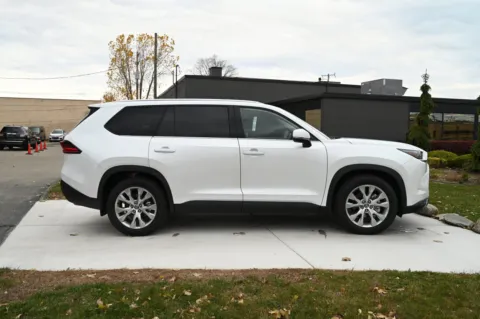 More photos of 2025 Toyota Grand Highlander Hybrid Limited at City of Cars, MI
