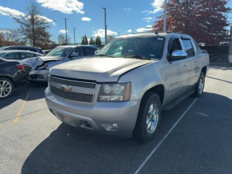 Silver 2008 Chevrolet Avalanche 1500 LTZ for sale in Maryville, TN