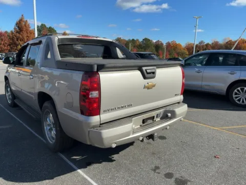 More photos of 2008 Chevrolet Avalanche 1500 LTZ at Auto Solutions, TN
