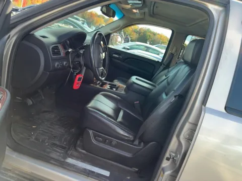 More photos of 2008 Chevrolet Avalanche 1500 LTZ at Auto Solutions, TN