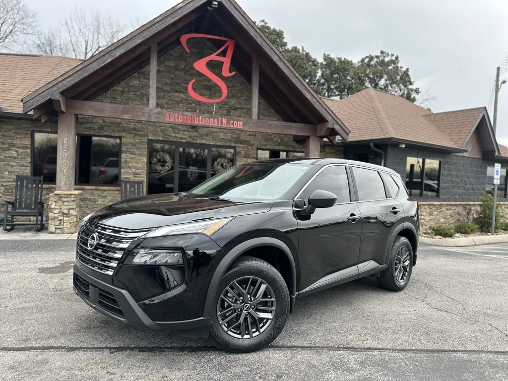 2025 Nissan Rogue S's photo