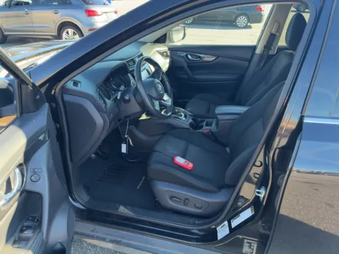 More photos of 2018 Nissan Rogue SV at Auto Solutions, TN