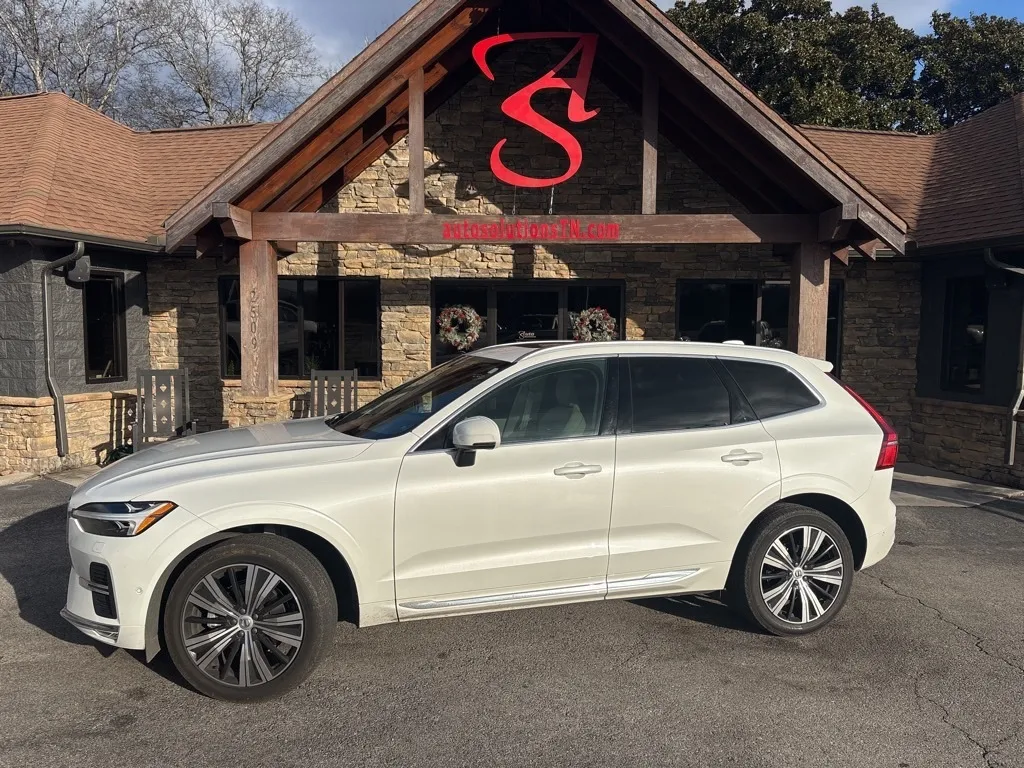 2023 Volvo XC60 Plus's photo