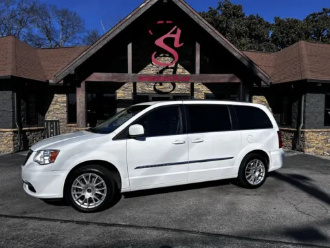 Silver 2016 Chrysler Town & Country Touring for sale in Maryville, TN