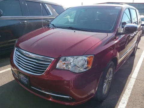 Red 2015 Chrysler Town & Country Touring-L for sale in Maryville, TN