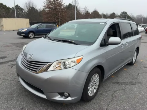 Silver 2017 Toyota Sienna XLE for sale in Maryville, TN