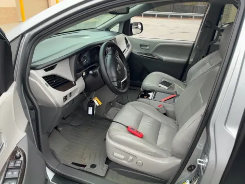 More photos of 2017 Toyota Sienna XLE at Auto Solutions, TN