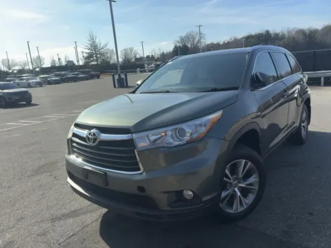 Green 2015 Toyota Highlander XLE V6 for sale in Maryville, TN