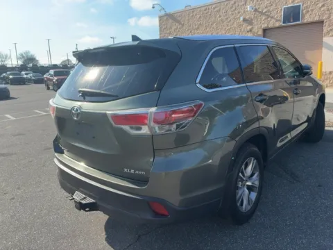 Another view of 2015 Toyota Highlander XLE V6 for sale in Maryville, TN at Auto Solutions