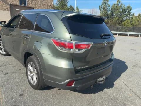 More photos of 2015 Toyota Highlander XLE V6 at Auto Solutions, TN