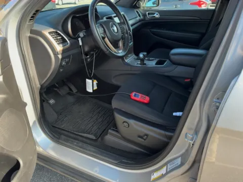 More photos of 2015 Jeep Grand Cherokee Laredo at Auto Solutions, TN