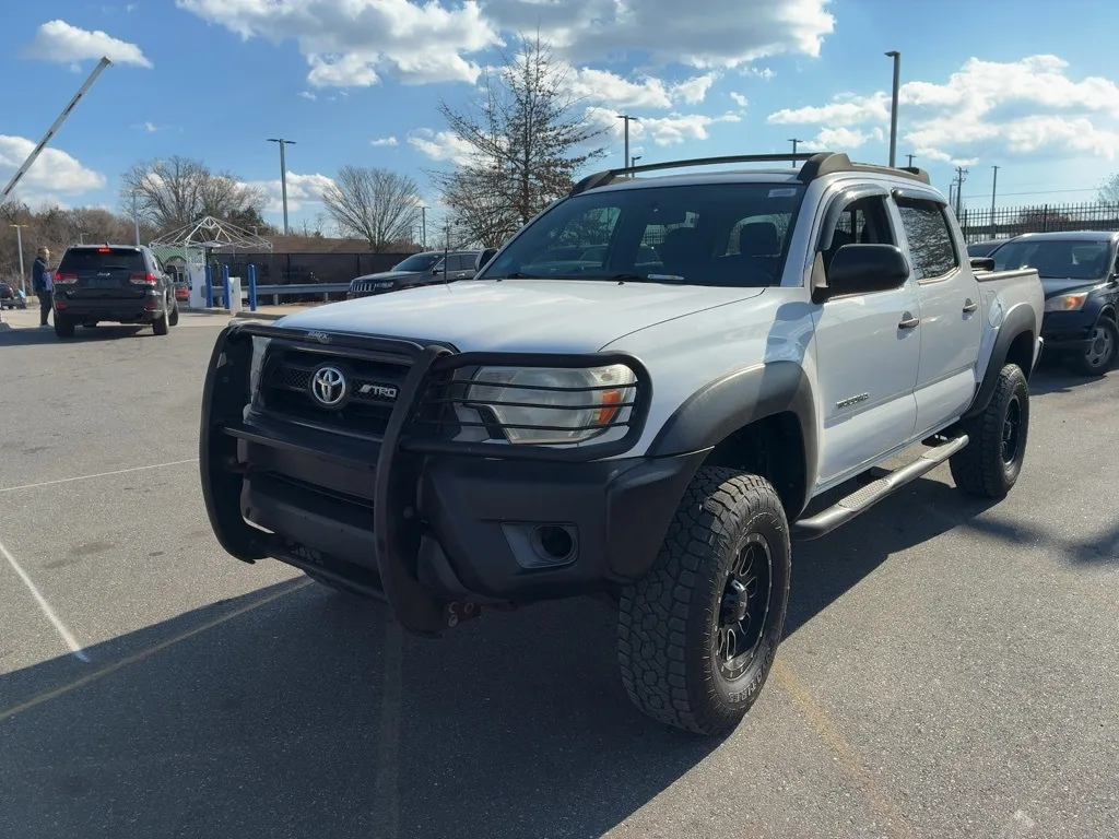White 2013 Toyota Tacoma PreRunner for sale in Maryville, TN