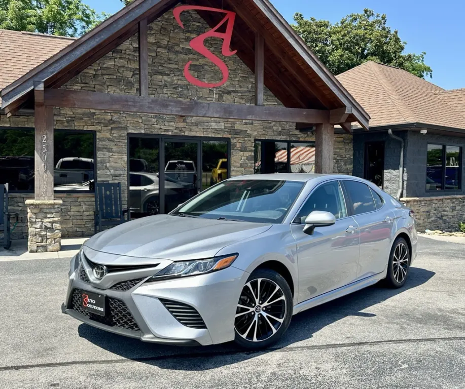 Used 2019 Toyota Camry SE for sale in Maryville, TN VIN