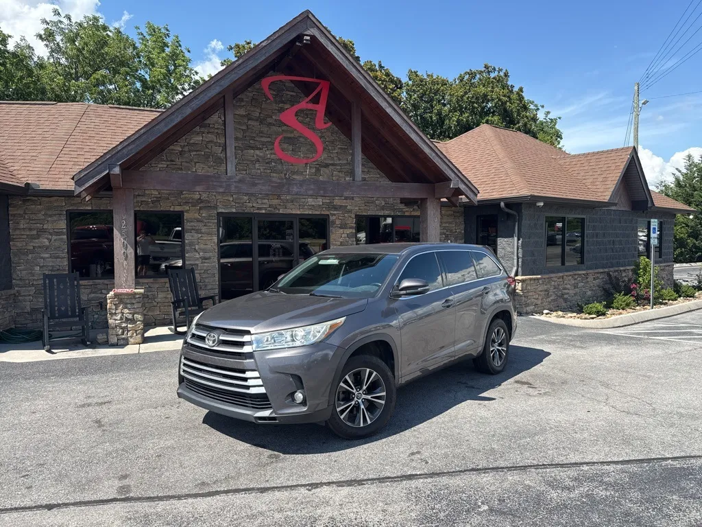 Gray 2017 Toyota Highlander LE Plus for sale in Maryville, TN