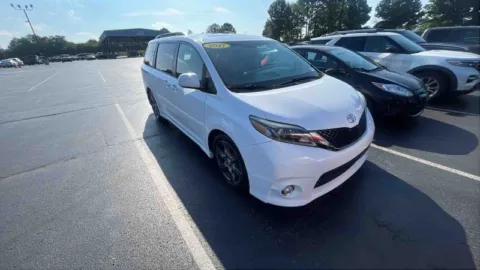 Photos of 2017 Toyota Sienna SE for sale in Maryville, TN at Auto Solutions