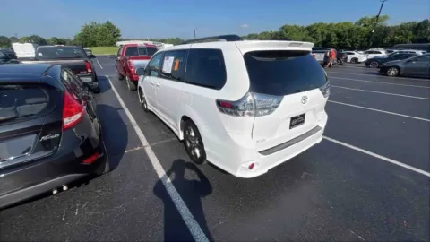 More photos of 2017 Toyota Sienna SE at Auto Solutions, TN