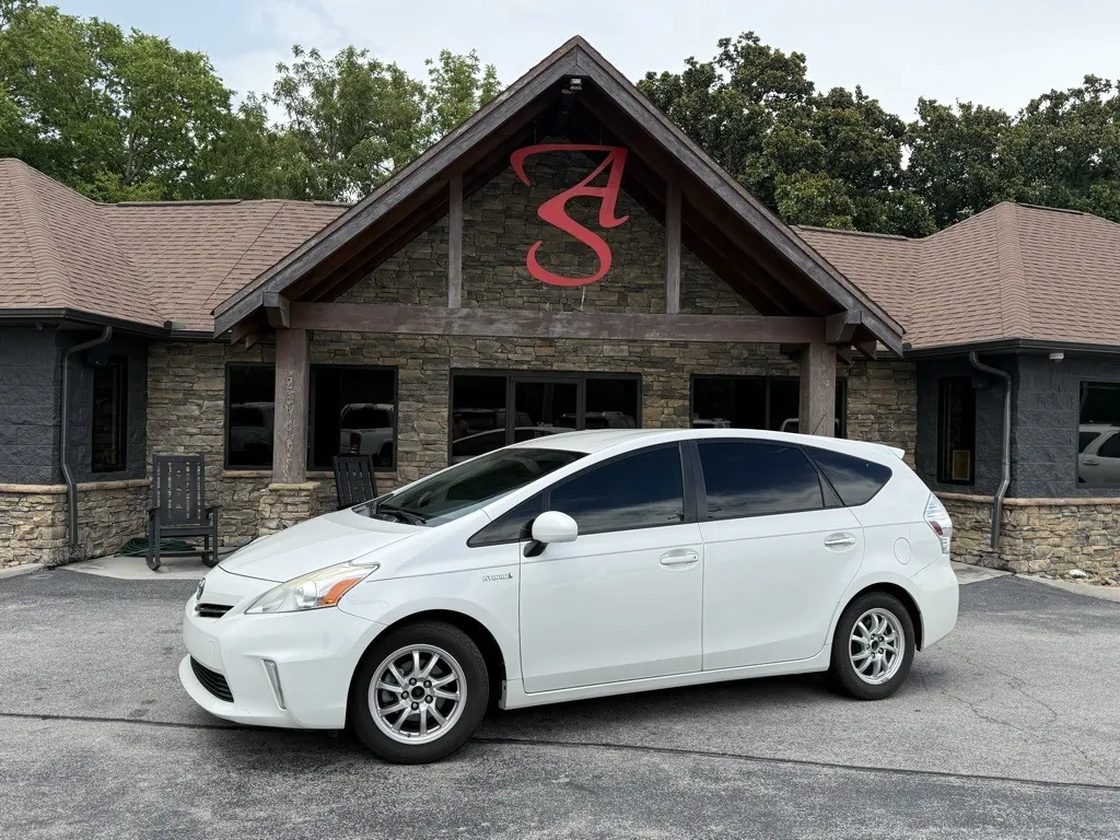 White 2013 Toyota Prius v Three for sale in Maryville, TN