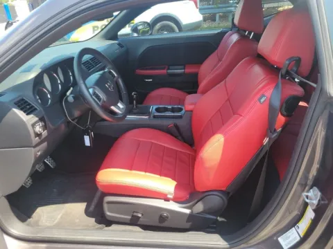 More photos of 2013 Dodge Challenger R/T at Auto Solutions, TN