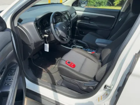 More photos of 2017 Mitsubishi Outlander ES at Auto Solutions, TN