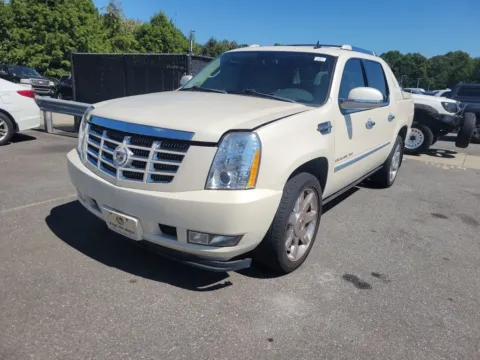 White 2013 Cadillac Escalade EXT Premium for sale in Maryville, TN