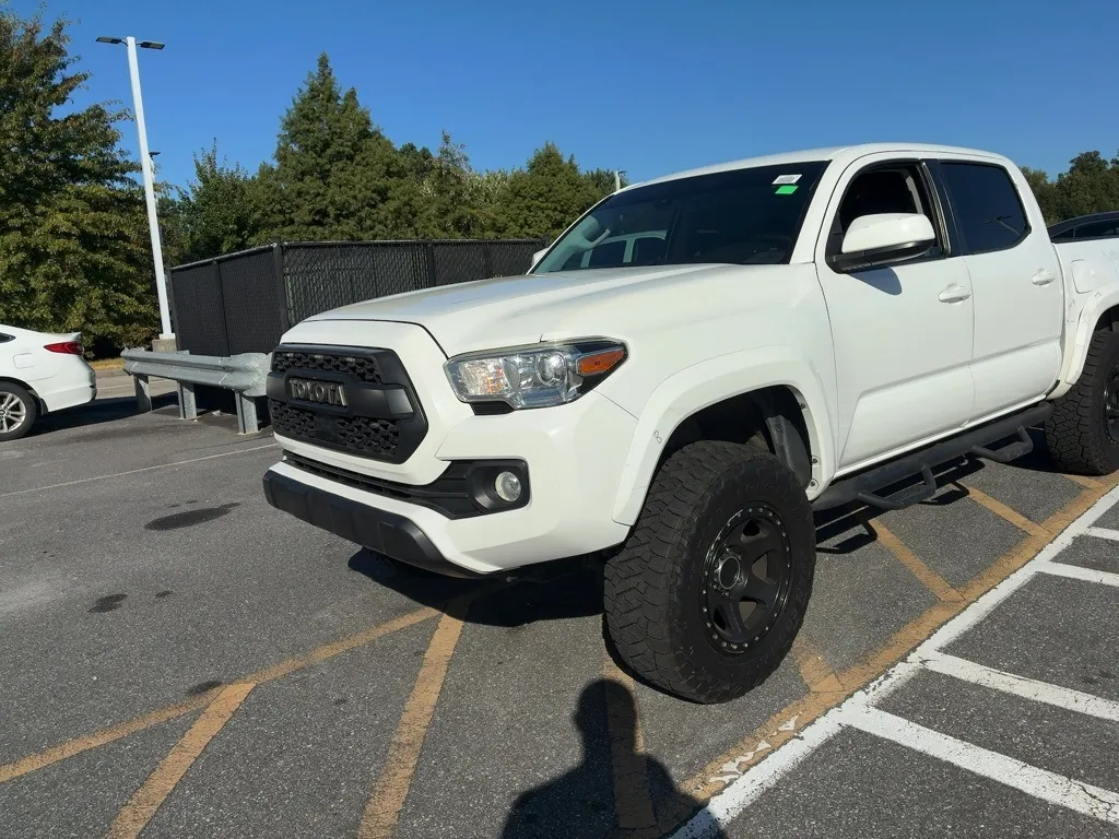 White 2019 Toyota Tacoma SR5 for sale in Maryville, TN