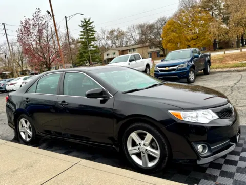 Photos of 2013 Toyota Camry SE for sale in Indianapolis, IN at Midwest Motors