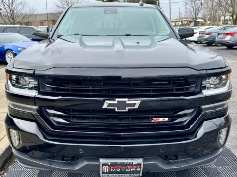 More photos of 2018 Chevrolet Silverado 1500 4WD Crew Cab 143.5 in LTZ w/2LZ at Midwest Motors, IN