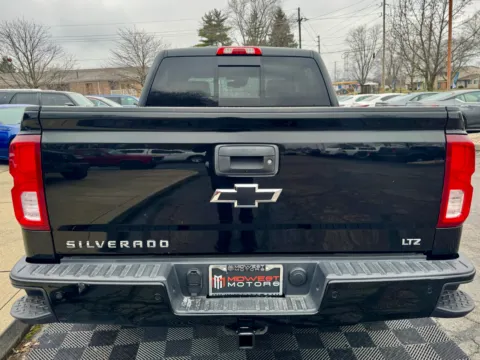 More photos of 2018 Chevrolet Silverado 1500 4WD Crew Cab 143.5 in LTZ w/2LZ at Midwest Motors, IN