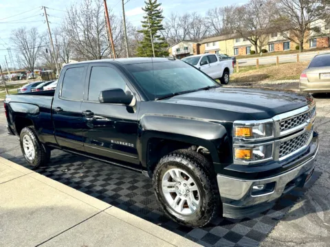 Photos of 2015 Chevrolet Silverado 1500 4WD Double Cab 143.5 in LT w/1LT for sale in Indianapolis, IN at Midwest Motors
