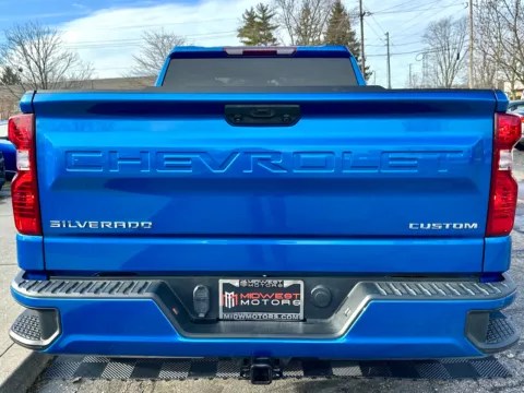 More photos of 2022 Chevrolet Silverado 1500 2WD Double Cab 147 in Custom at Midwest Motors, IN