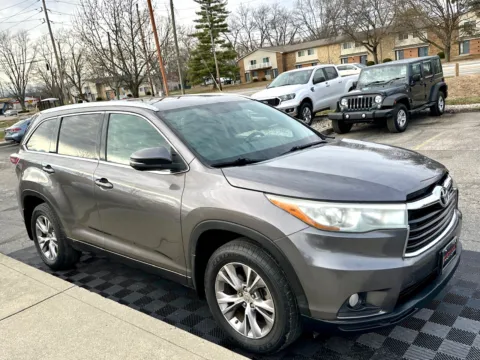 Photos of 2015 Toyota Highlander FWD 4dr V6 XLE (Natl) for sale in Indianapolis, IN at Midwest Motors