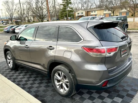 Another view of 2015 Toyota Highlander FWD 4dr V6 XLE (Natl) for sale in Indianapolis, IN at Midwest Motors