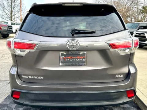 More photos of 2015 Toyota Highlander FWD 4dr V6 XLE (Natl) at Midwest Motors, IN