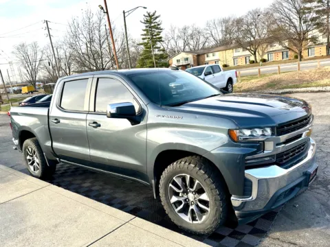 Photos of 2020 Chevrolet Silverado 1500 2WD Crew Cab 147 in LT for sale in Indianapolis, IN at Midwest Motors